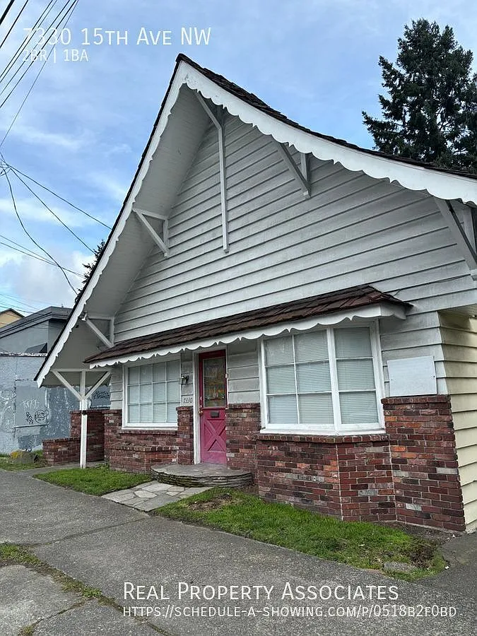 Adorable stand alone Ballard 2 Bed/1 Bth home with off-street parking spaces! — Photo 1