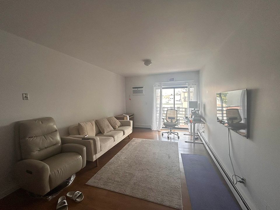 1st image of 1039 48th Ave APT 4R