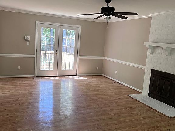 3rd image of 102 Harbin Ct