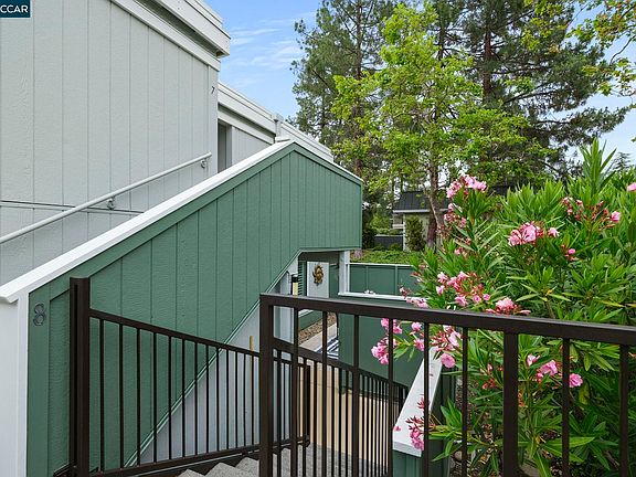 3rd image of 1100 Singingwood Ct APT 8