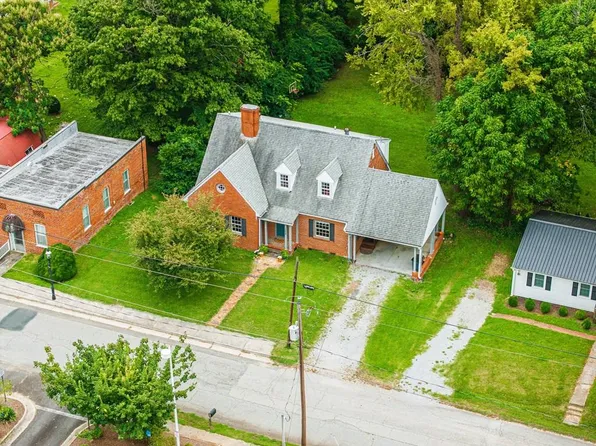 1224 Jefferson St, Boydton, VA 23917