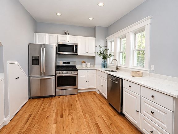 2nd image of 323 Bainbridge St