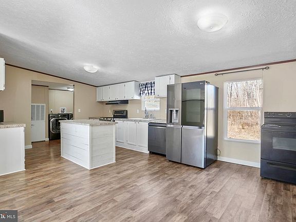 3rd image of 10000 Hummingbird Ln