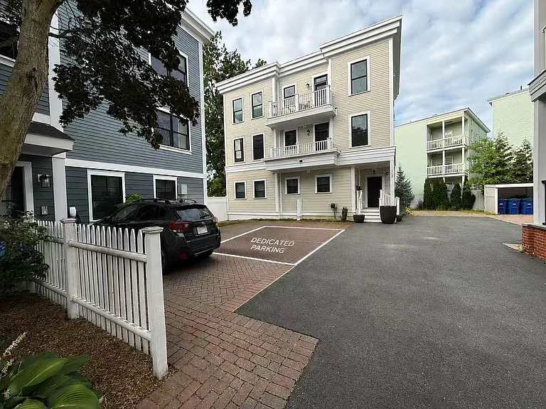 115 Beacon St #C — Photo 6