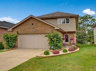 6053 W 99th St, Oak Lawn, IL