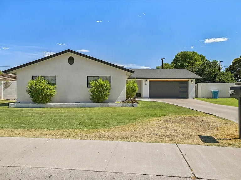 301 E Royal Palm Rd — Photo 2