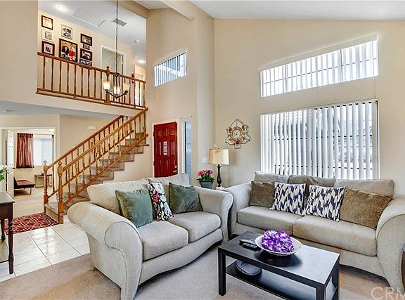 4th image of 15064 Laurel Ln