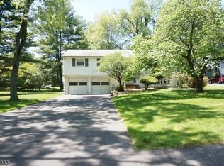 1 Tuxedo Dr, Livingston, NJ 07039