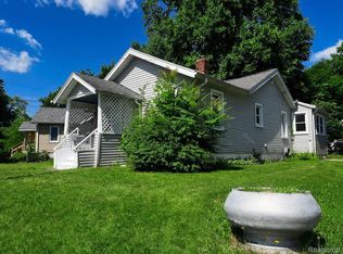 93 Omar St, Pontiac, MI 48342