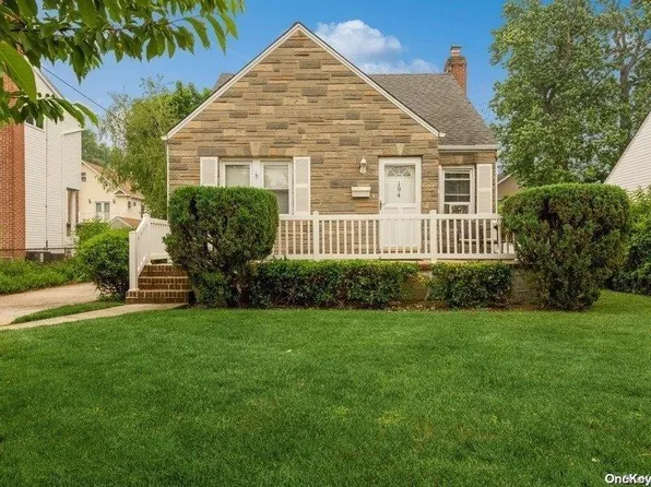 194 Roxbury Road S, Garden City, NY 11530