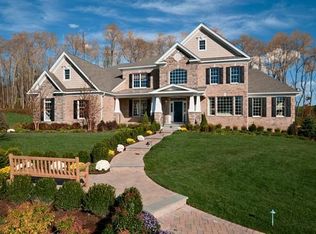 8 Hiawatha Trl, Holliston, MA 01746