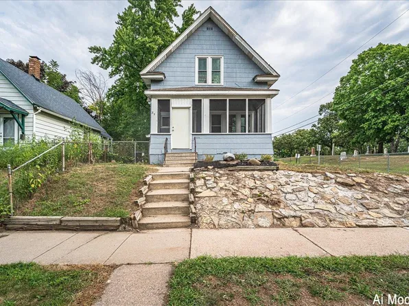 35 Manitoba Ave, Saint Paul, MN 55117