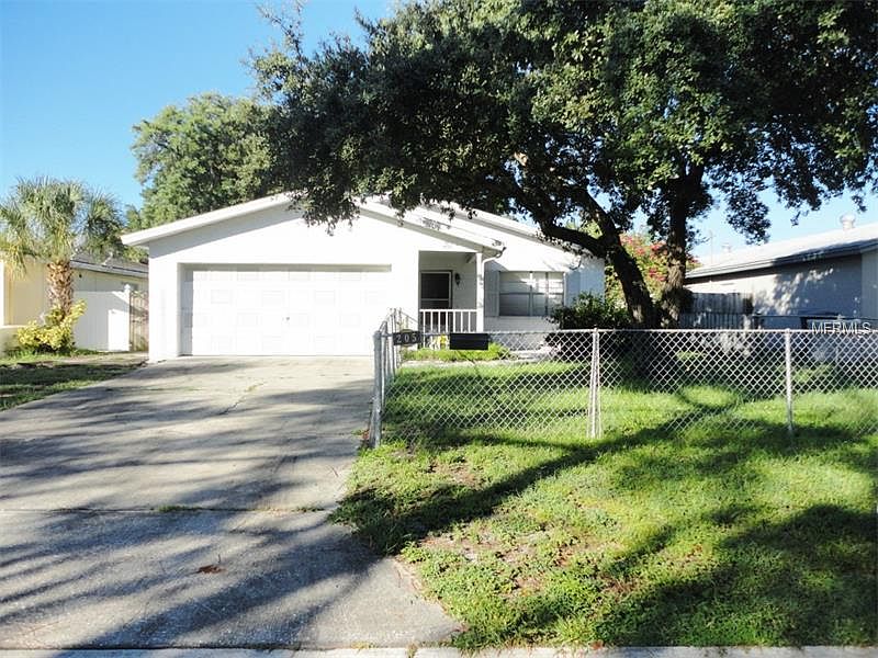 1st image of 205 NE Monroe Cir N