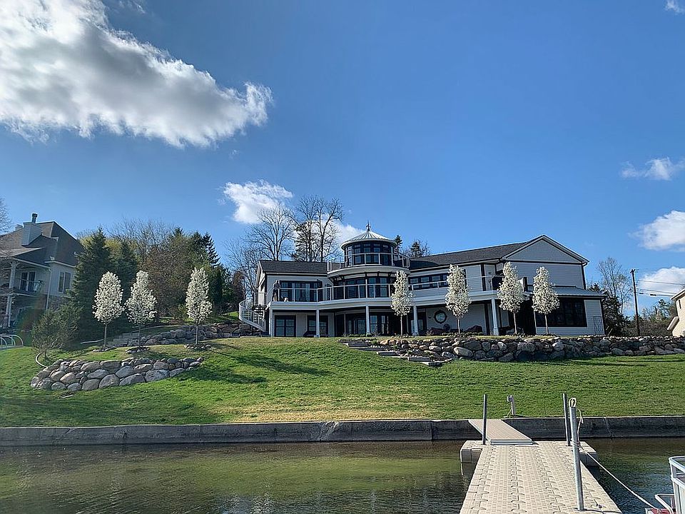 2nd image of 811 Glazier Rd