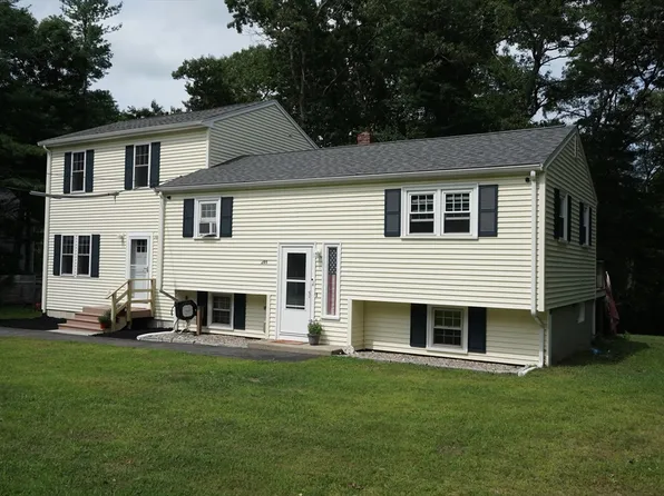 295 Oak St, Halifax, MA 02338