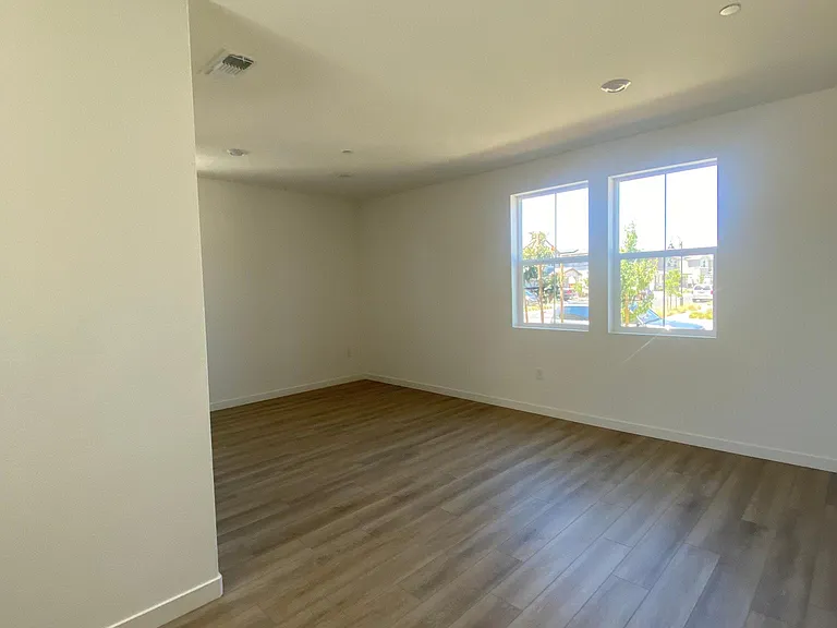 2408 Lake Club Dr — Photo 9