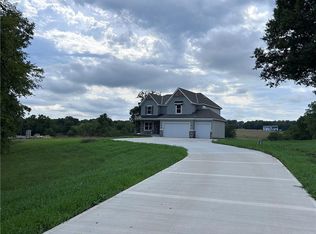 13814 Woodland Ranch Dr, Lone Jack, MO 64086