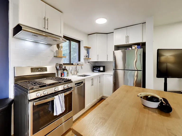 1563 N Colonial Ter #401 — Photo 6