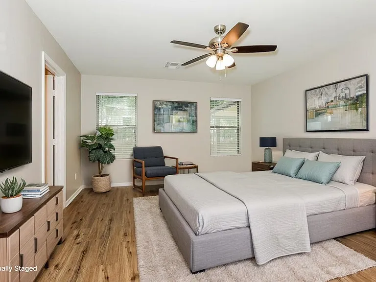 1084 S Olympic Dr — Photo 10