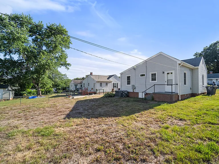 2312 Maple St — Photo 26