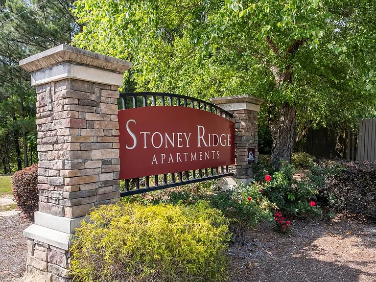 Stoney Ridge Luxury Apartments — Photo 15
