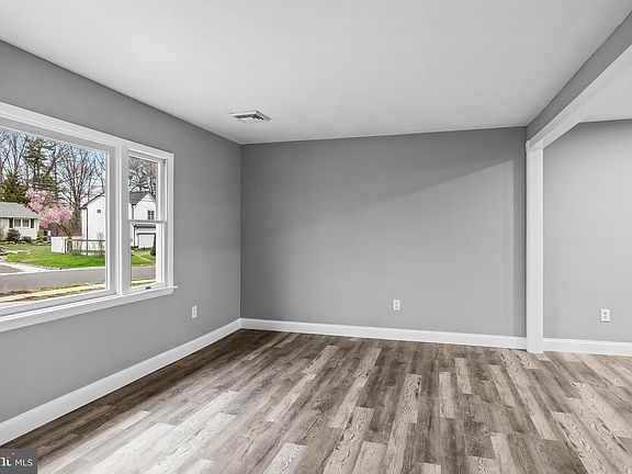 5th image of 68 Janeway Ave