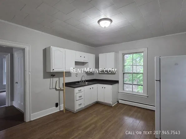4 Church St APT 2, Richmond, ME 04357