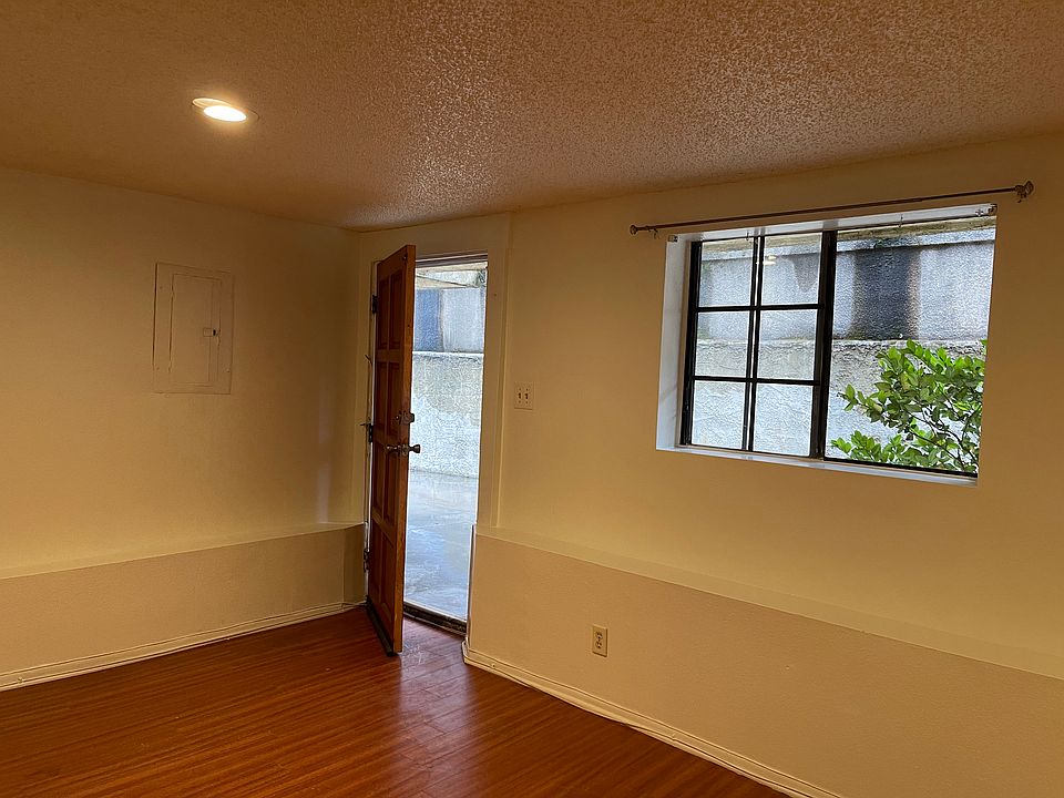 1st image of 3228 Honolulu Ave APT 7