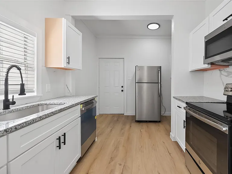 2202 Hutchins St #A — Photo 11
