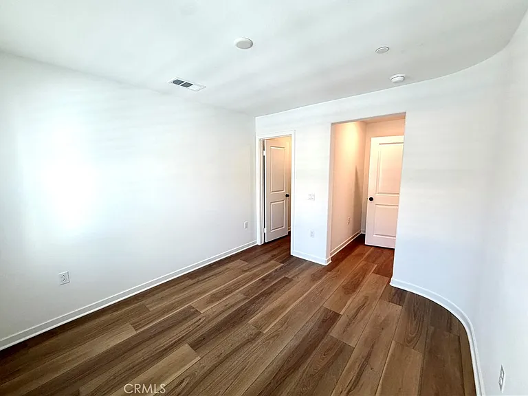 135 Evergreen — Photo 24