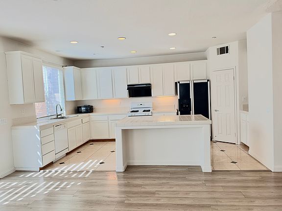 3rd image of 14679 Decoy Ln