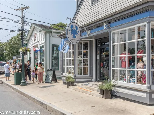 53 Circuit Ave, Oak Bluffs, MA 02557