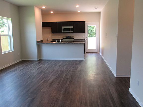 2nd image of 1104 Park Meadows Dr