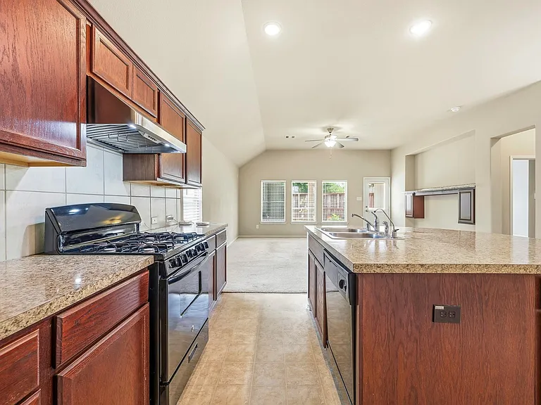 7126 Whitlow Wonder Ln — Photo 12