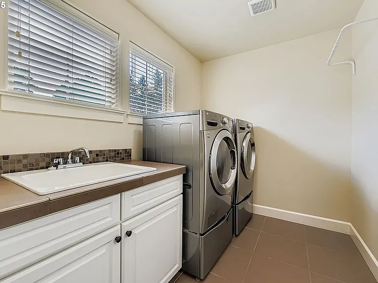 10183 NW Crossing Dr — Photo 19