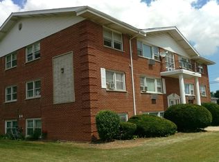7802 43rd St APT 1B, Lyons, IL 60534