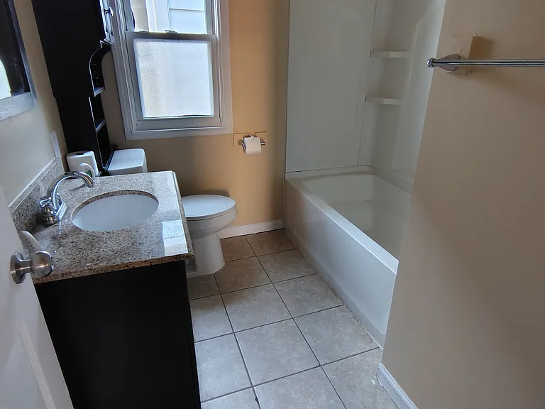 1112 Franklin St — Photo 11