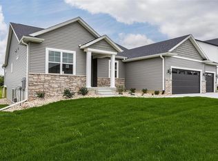 2627 Royal Oak Ridge Rd, Marion, IA 52302