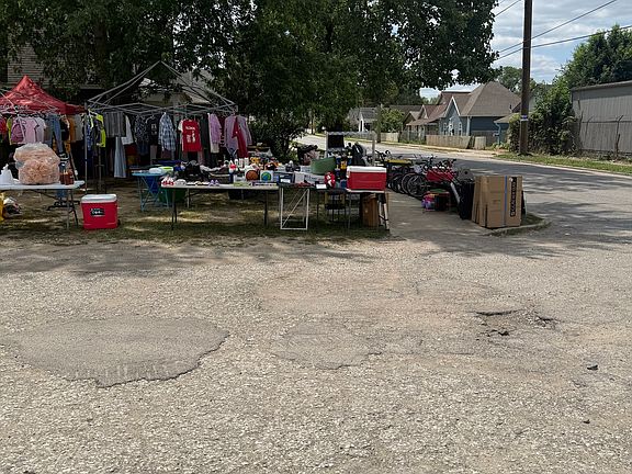 4th image of 207 S Warman Ave