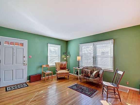 4th image of 1310 N Dequincy St