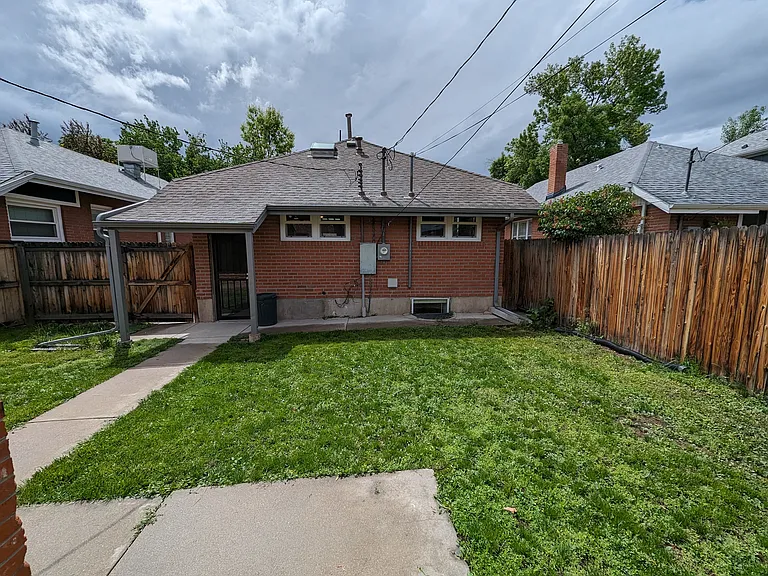 468 S Clarkson St — Photo 30