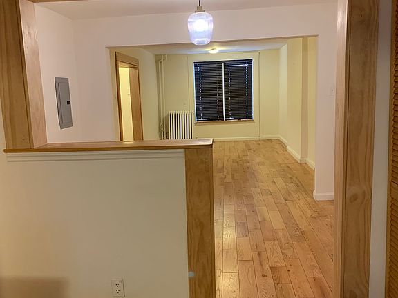 3rd image of 555 Walton Ave APT 1