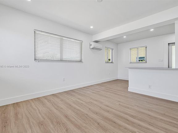 3rd image of 408 SE 4th Ave #7