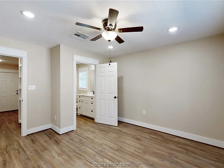 22299 FM 39 — Photo 13