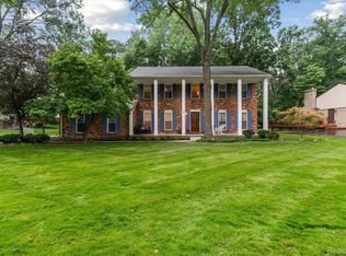 5805 Glen Eagles Dr, West Bloomfield, MI