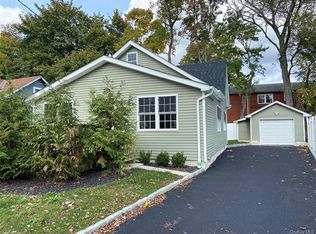 6 Cooper Dr, Nanuet, NY 10954
