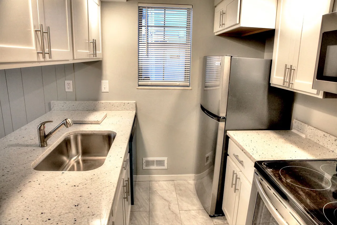 310 E 17th Ave — Photo 4