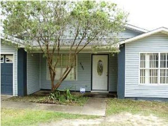 3rd image of 2819 Hidden Springs Dr