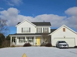 407 Burch Farm Dr, Brockport, NY 14420