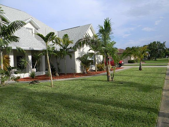 looking south from sidewalk